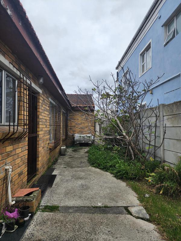 6 Bedroom Property for Sale in Zeekoevlei Western Cape
